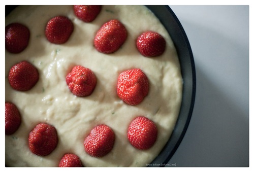 Karnemelk cake met aardbeien